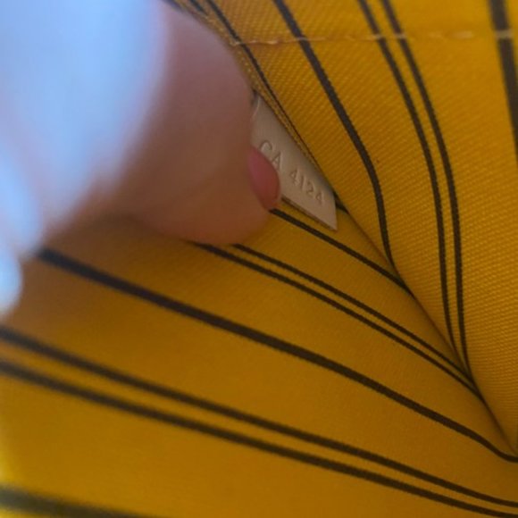 Auth Louis Vuitton YELLOW NEON Neverfull GM wristlet - Picture 6 of 8